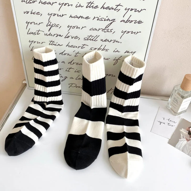 5 Pairs Of Women's Black And White Striped Socks Set Minimalist Style Embroidered Pentagram Women's Sports Socks Cotton Socks